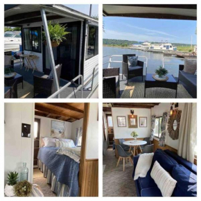 Driftwood Cozy Houseboat on the Water for 2